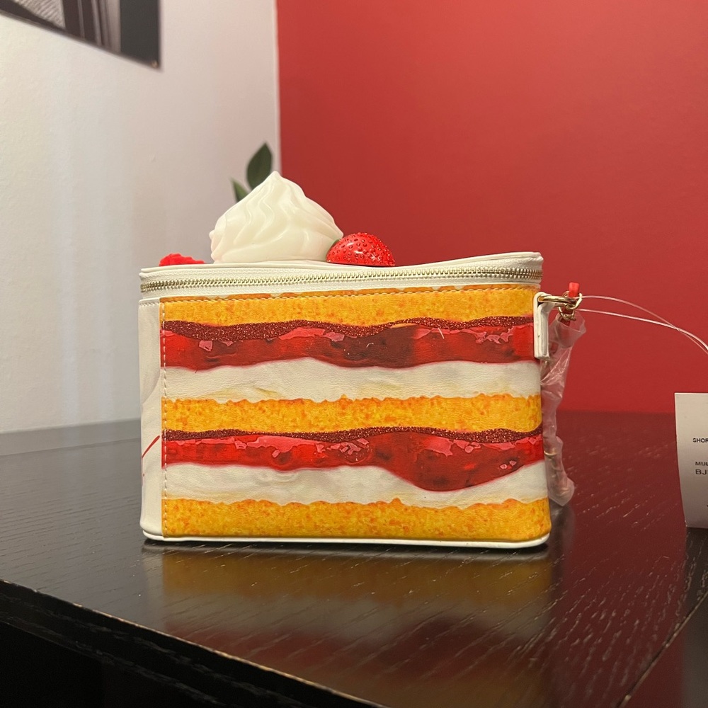 🍓ADORABLE BETSEY JOHNSON KITSCH SHORTCAKE CROSSBODY MULTI- NWT🍓 LAST ONE!!